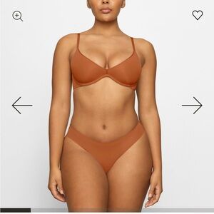 SKIMS weightless scoop bra 32A